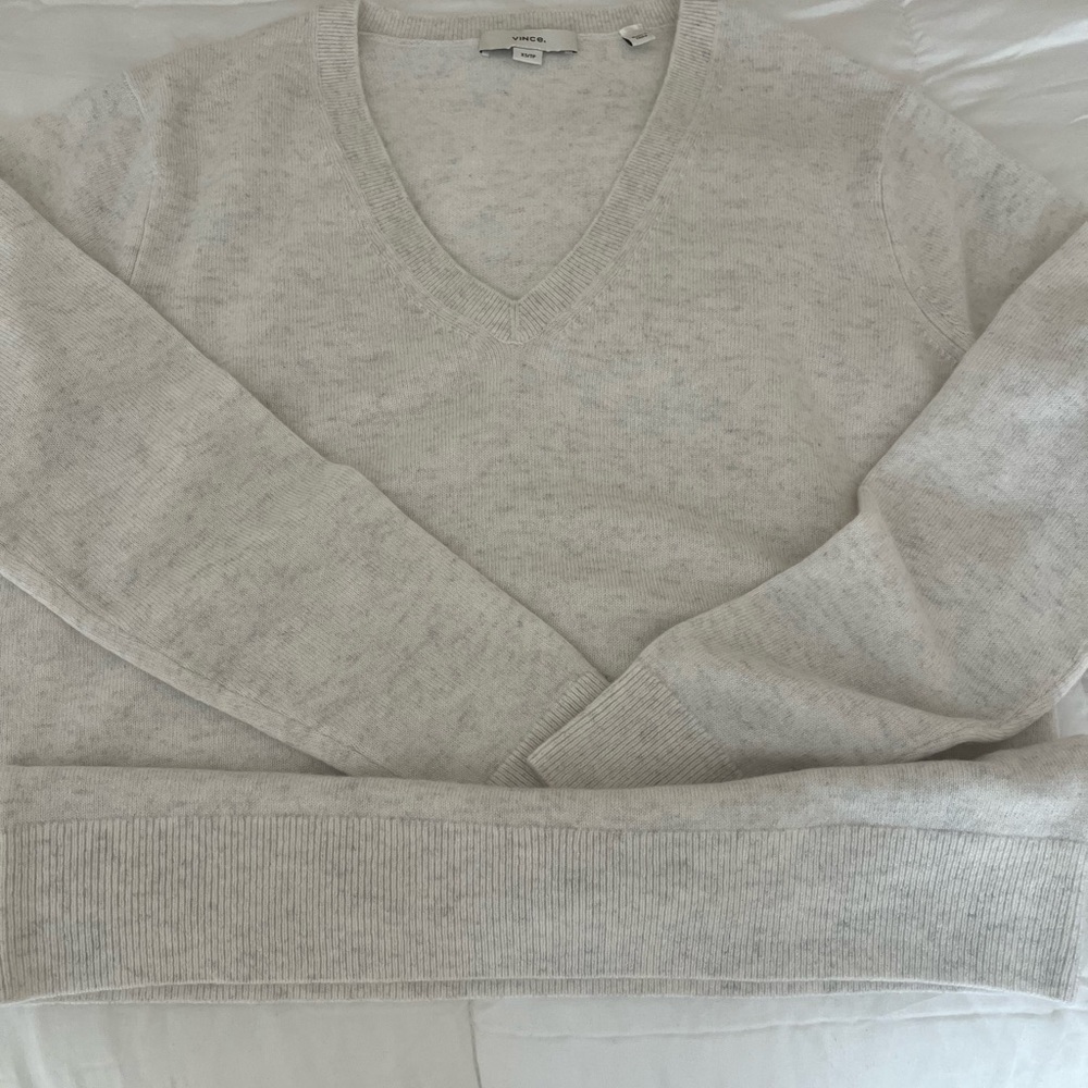 Vince V-neck weekend cashmere sweater